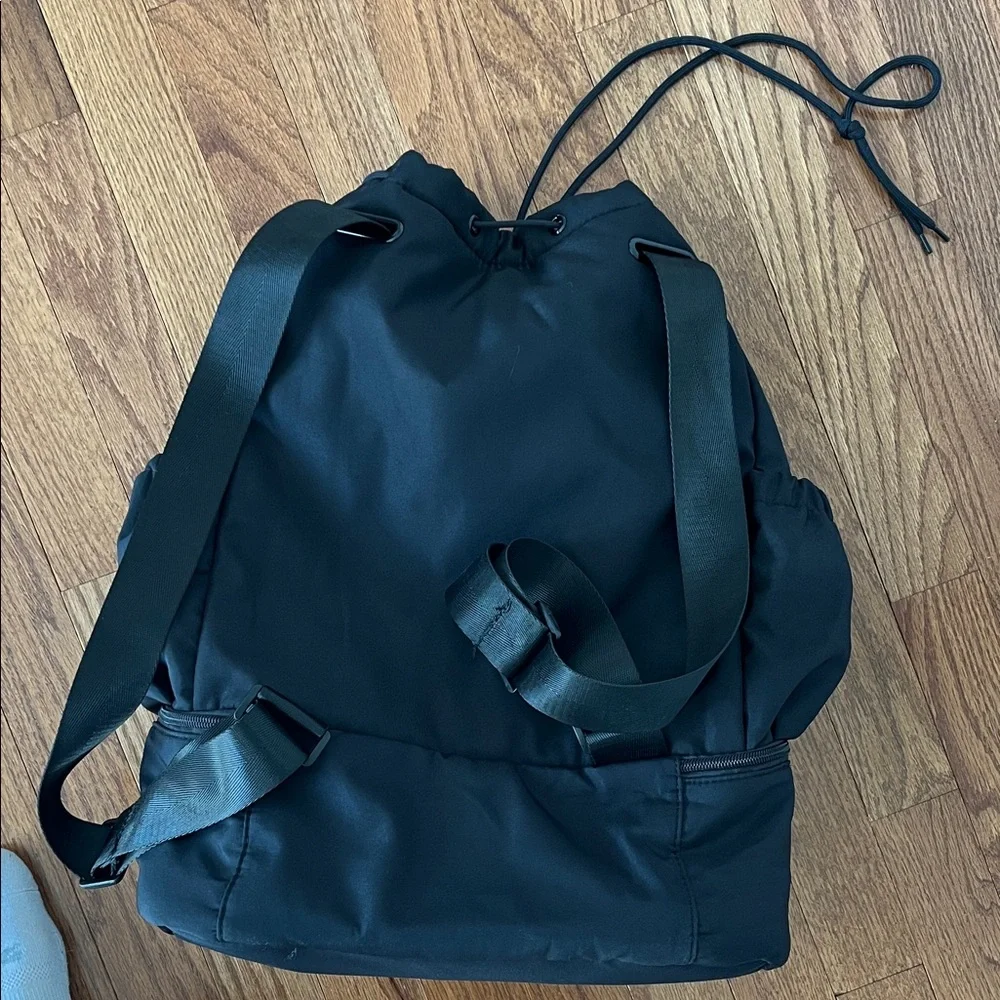 Beyond Yoga Black Drawstring Backpack - Picture 2 of 2
